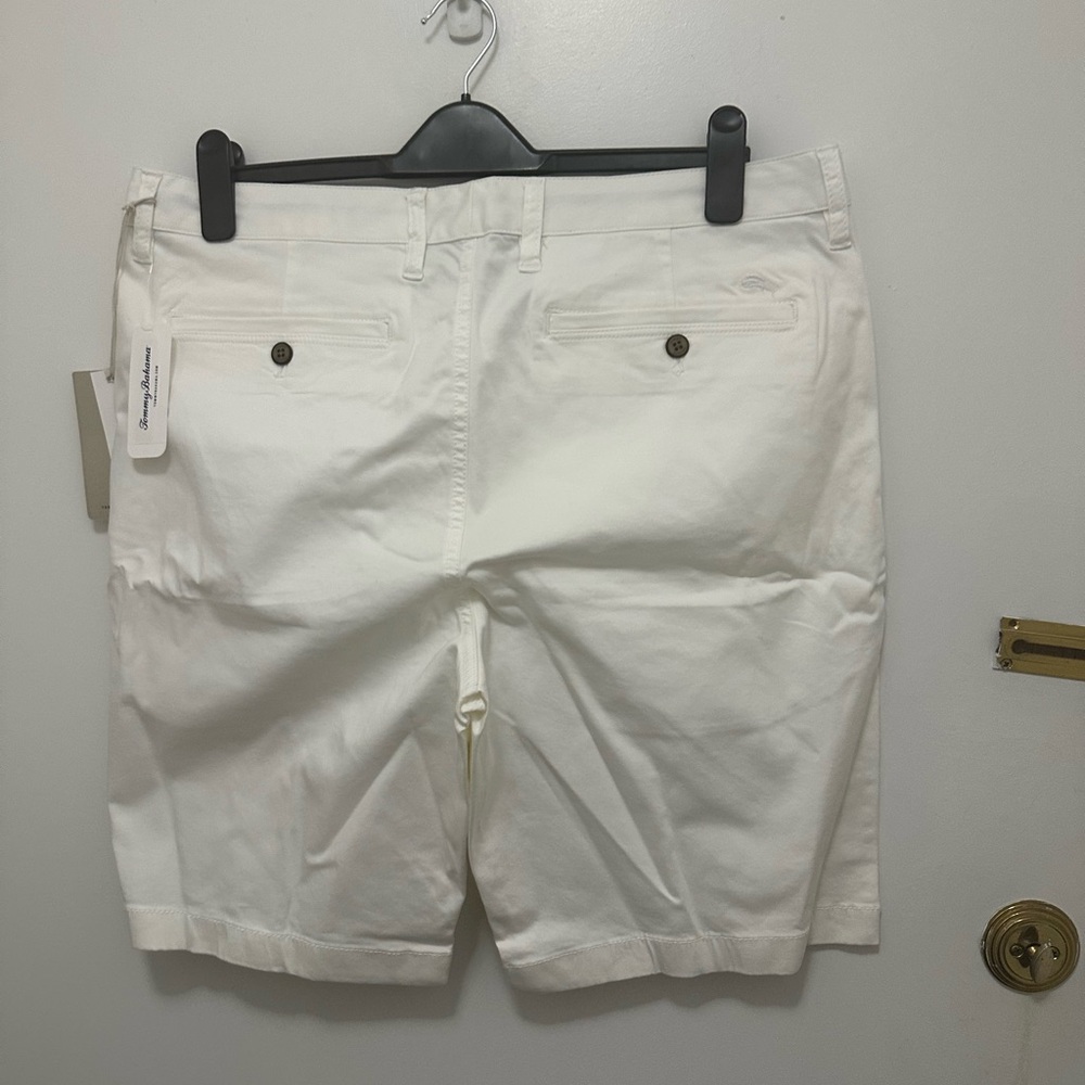 Tommy Bahama White Flat Front Men's Shorts - Picture 2 of 3